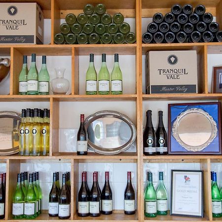 ホテル Tranquil Vale Vineyard Luskintyre エクステリア 写真