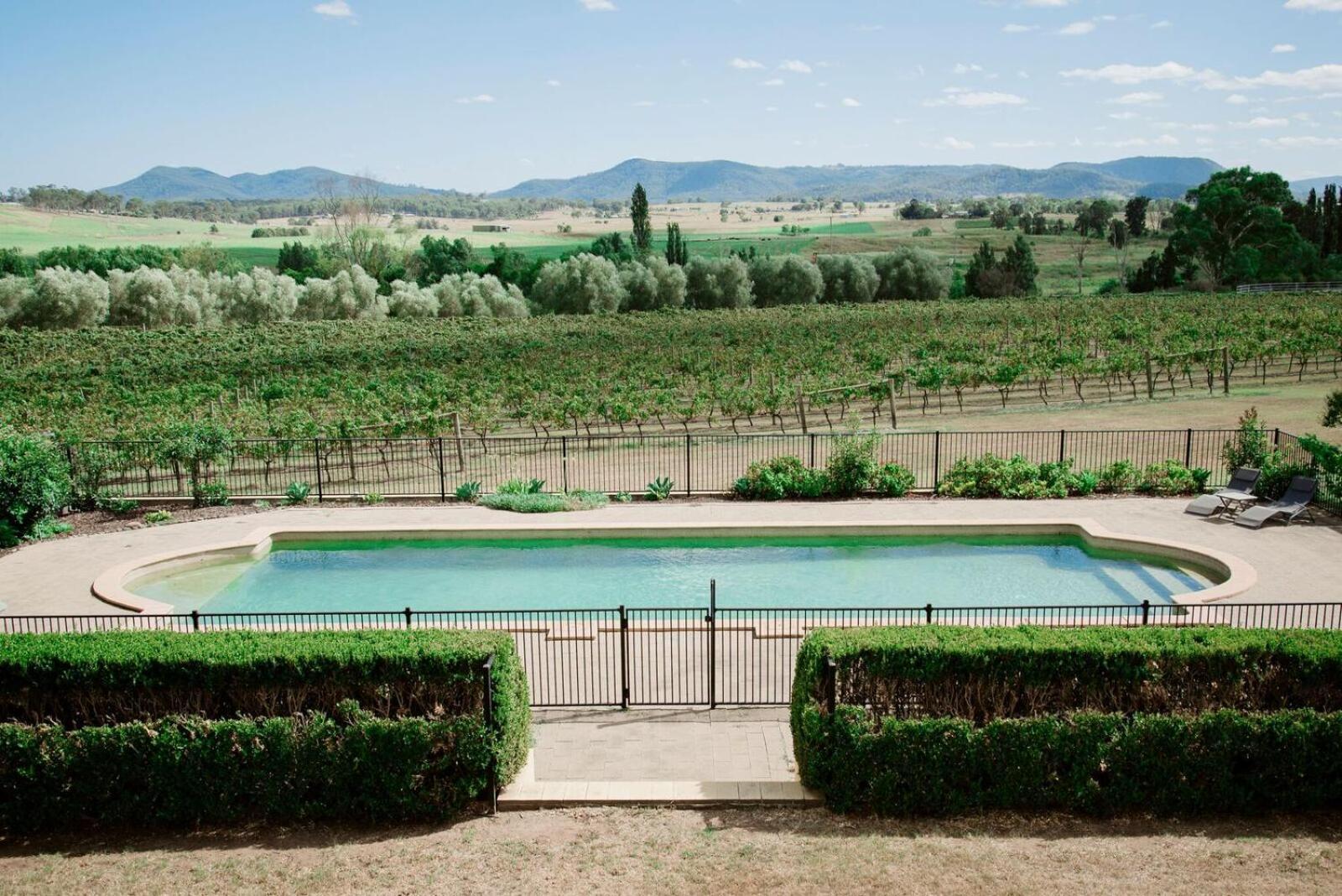 ホテル Tranquil Vale Vineyard Luskintyre エクステリア 写真
