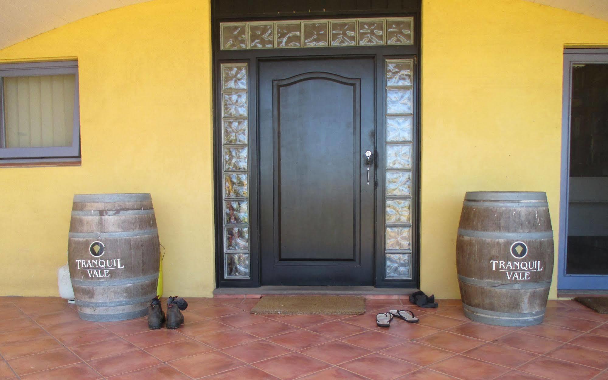 ホテル Tranquil Vale Vineyard Luskintyre エクステリア 写真