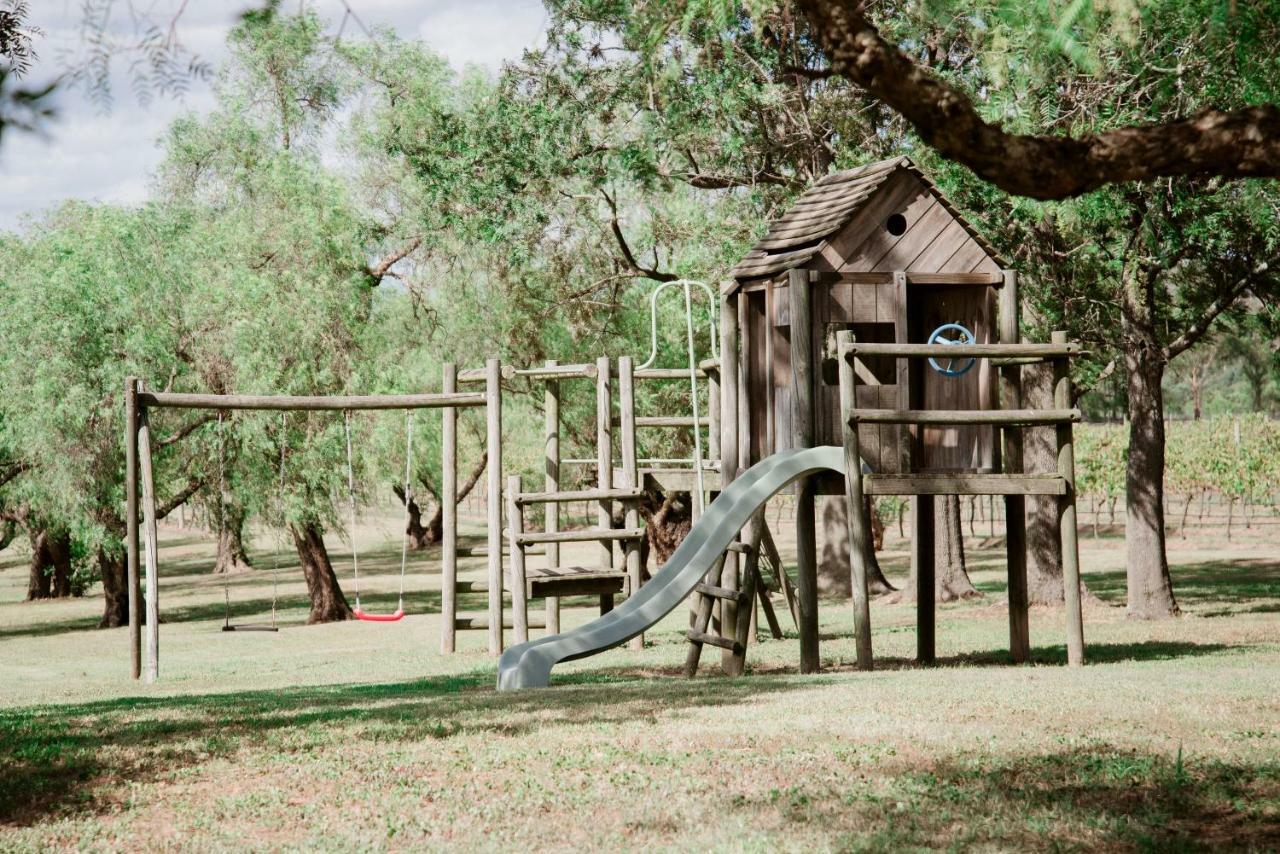 ホテル Tranquil Vale Vineyard Luskintyre エクステリア 写真